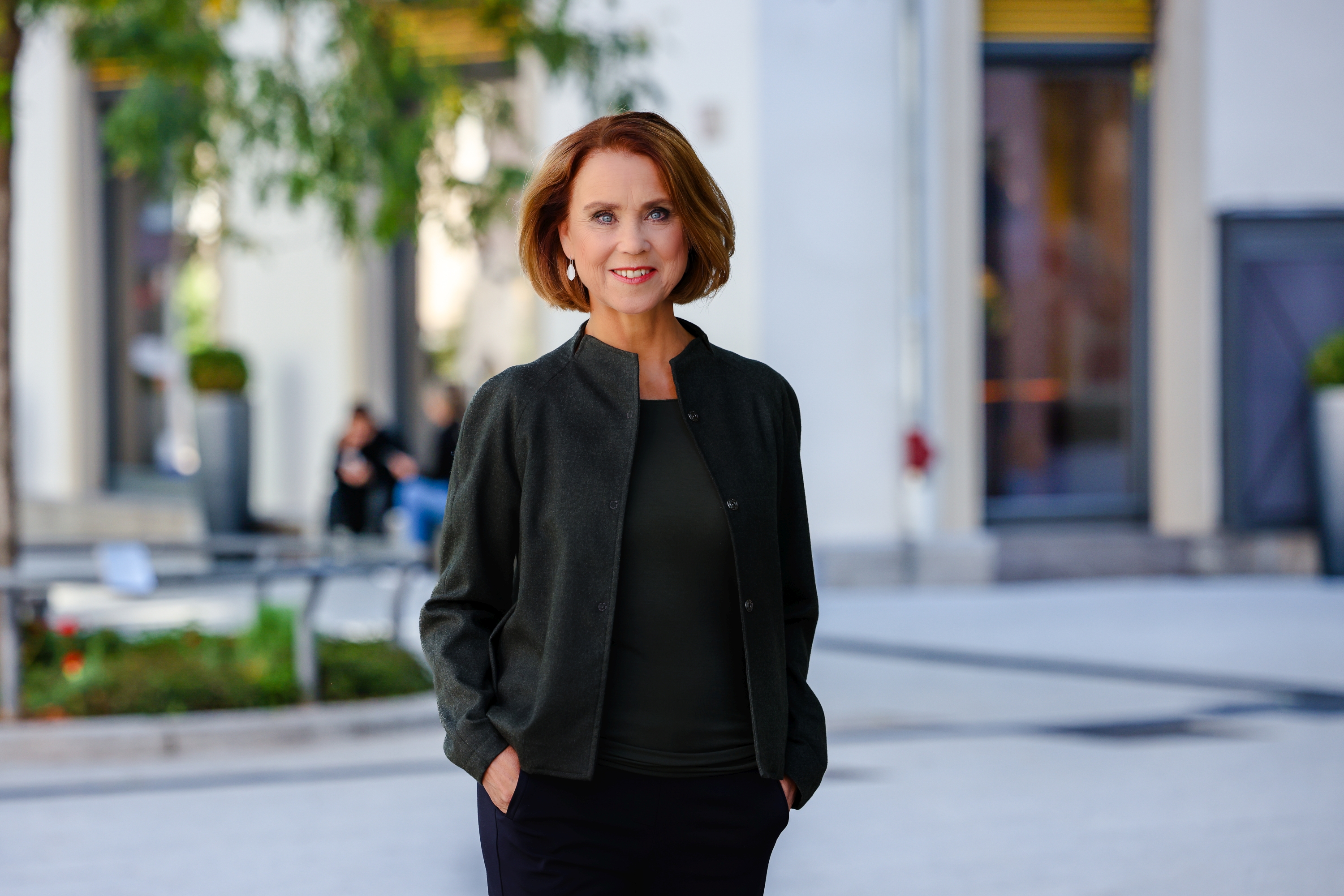 Portraitfoto von Petra Olschowski