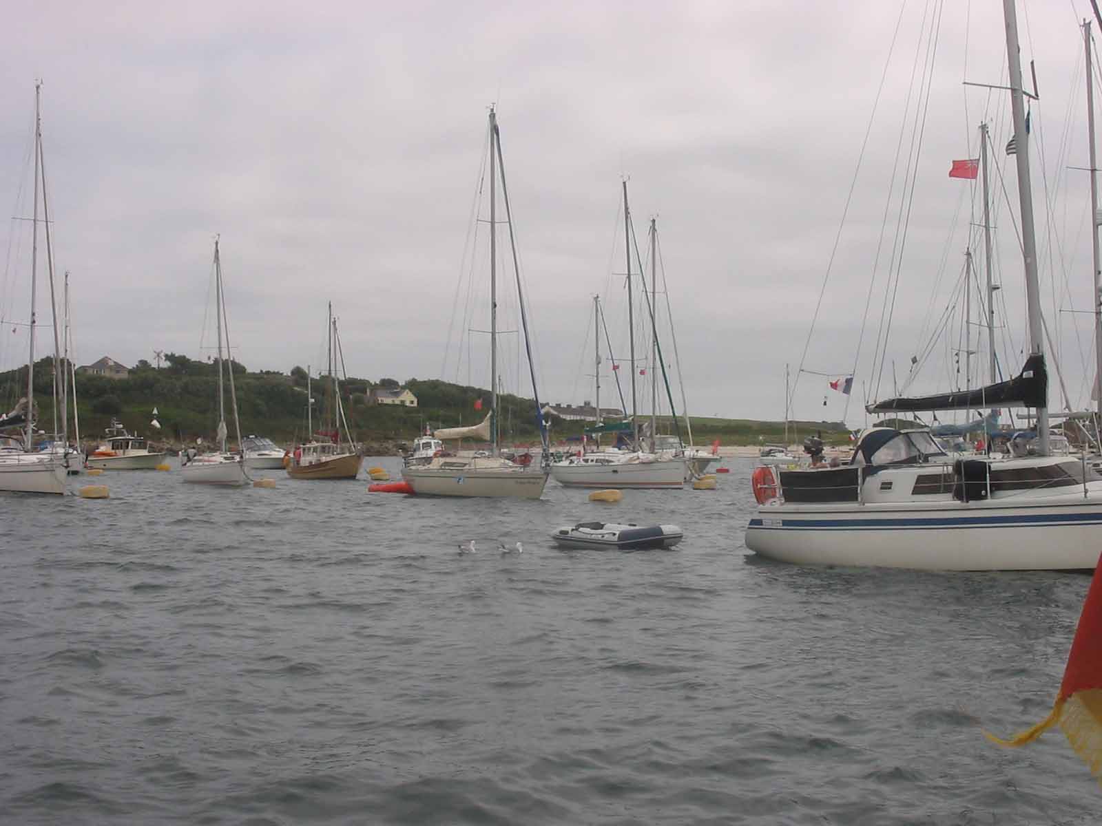 An der sicheren Boje in St. Marys Poll, Scilly Islands