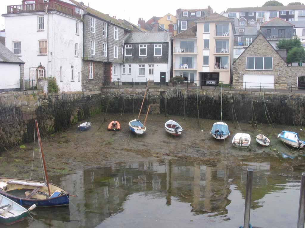 Niedrigwasser im Hafen von Falmouth. Immer wieder faszinierend, man sieht es nicht nur, man riecht es auch