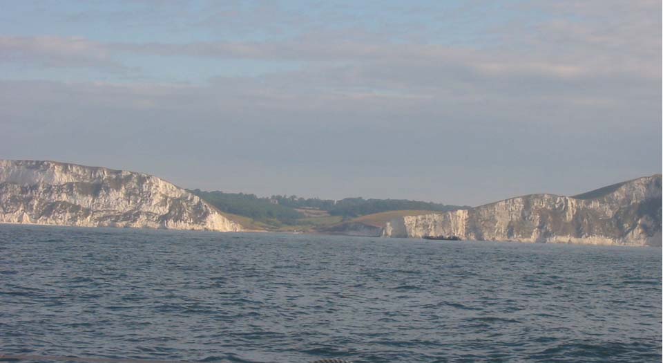 Kalkfelsen am Eingang zur Lulworth Cove, einer rundum gut geschützten Bucht außer bei Schwell aus Süd