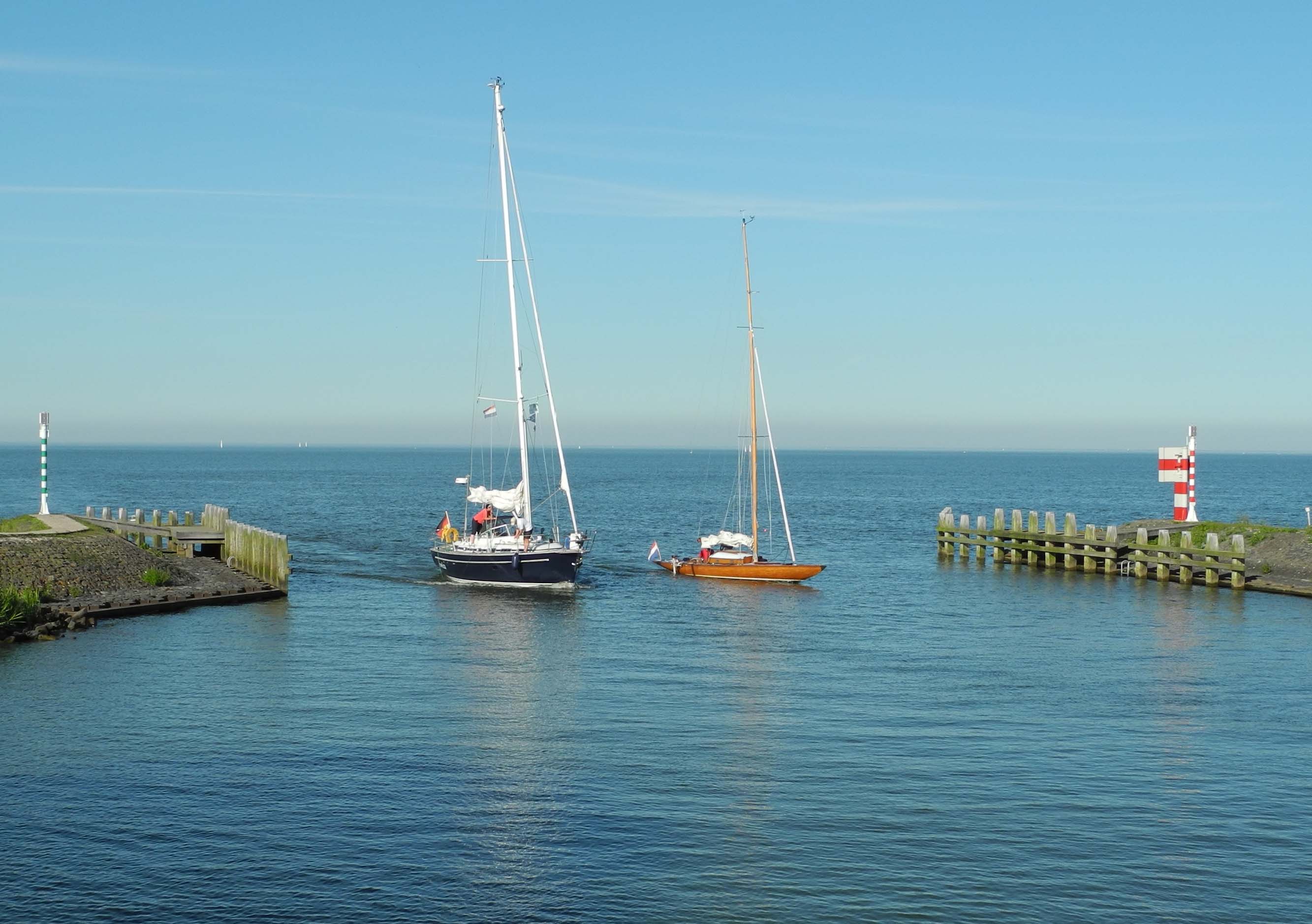 Tag 5 Von Hindeloopen nach Medemblik: Nach rauschender Fahrt bei schönstem Segelwetter wieder mal in Medemblik