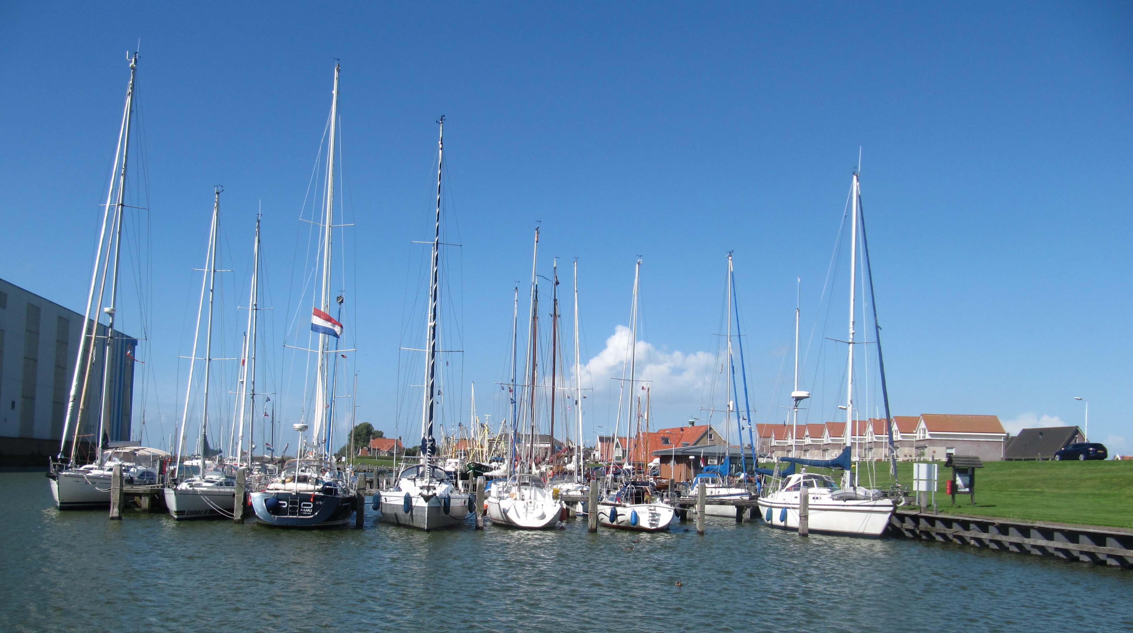 Nach Wind, Regen und Wasserhose bestes Sommerwetter in Makkum, Visserhaven