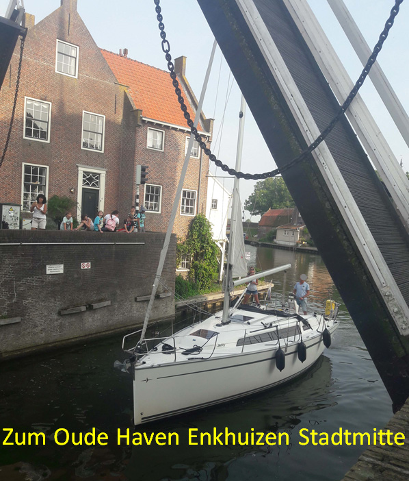 Zum Oude Haven: Man muss sich mit dem Hafenmeister absprechen, wann die Brücke geöffnet wird