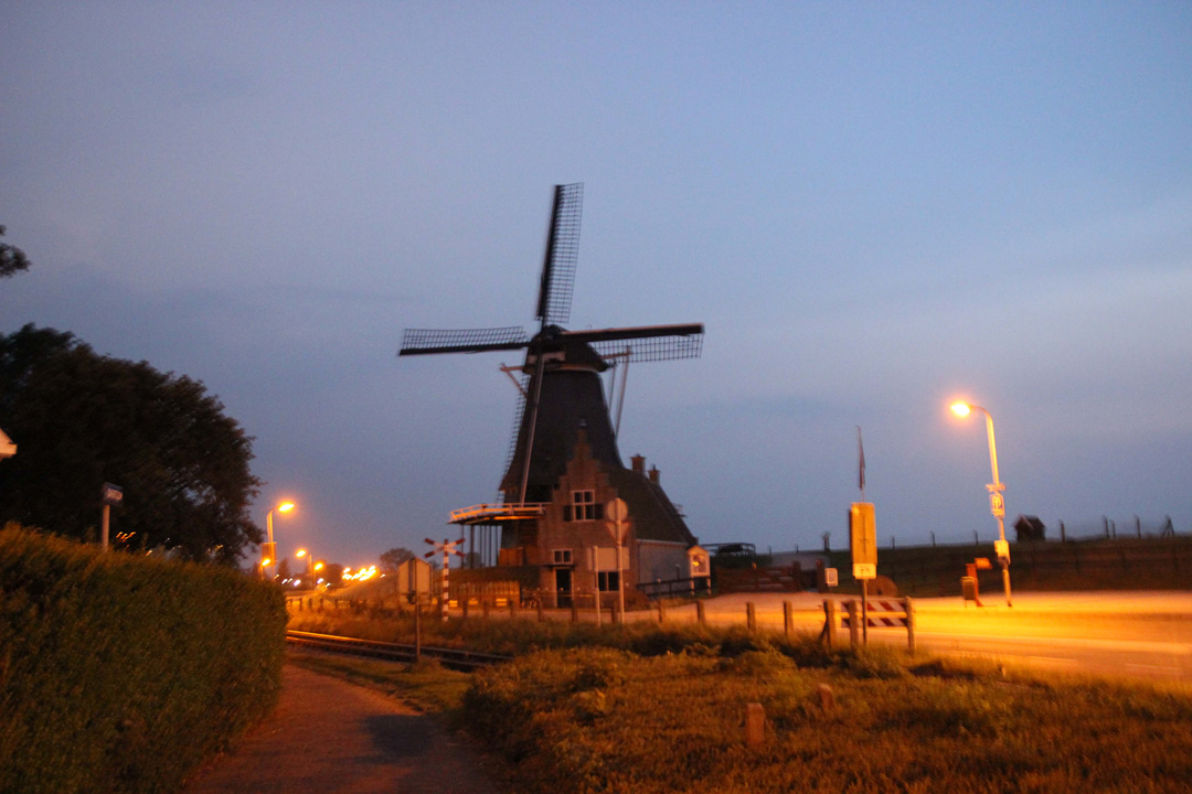 Molen, typische Windkraftanlage aus vergangenen Zeiten, oft noch in Betrieb