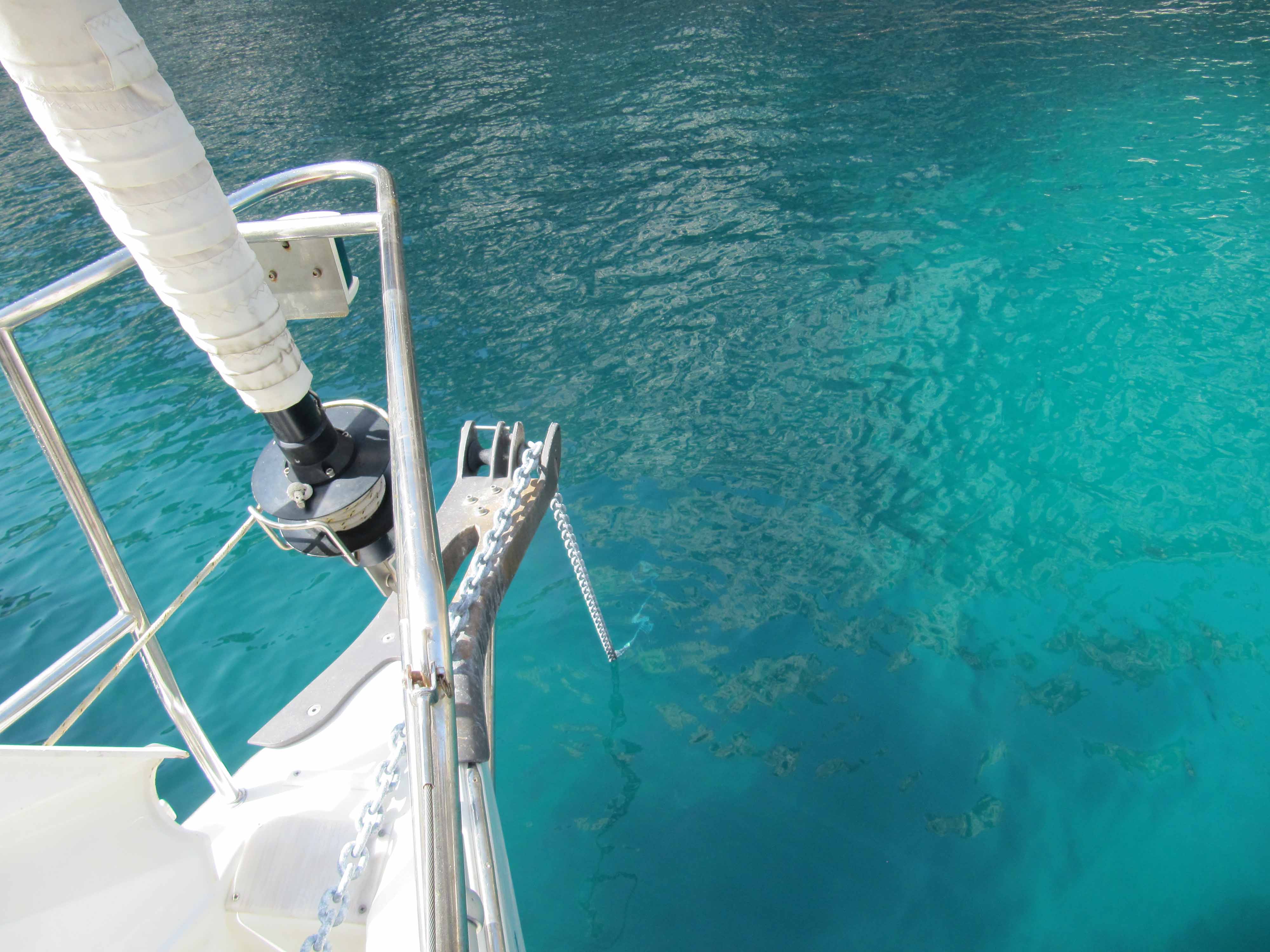 Vor Anker in schönstem Wasser