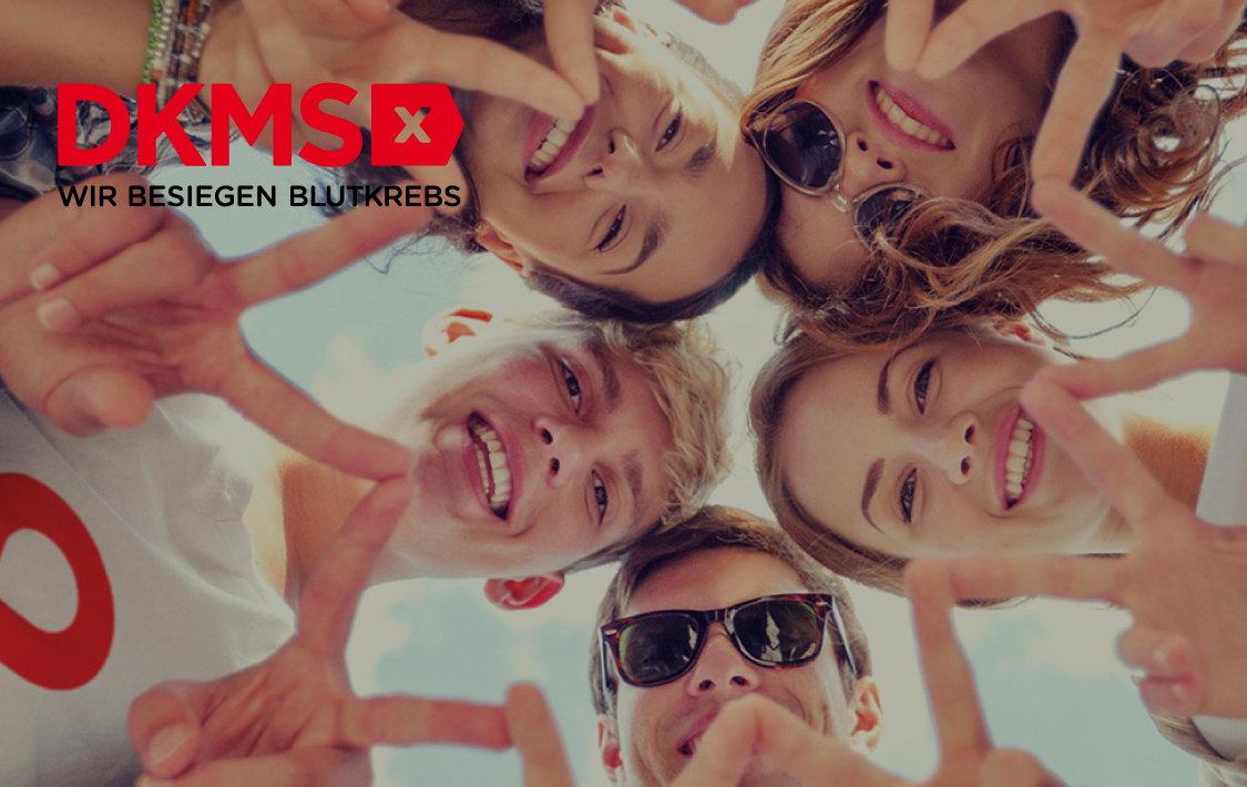 DKMS Wir besiegen Blutkrebs mit Bild von jungen Menschen im Kreis, die mit ihren Fingern einen Stern bilden
