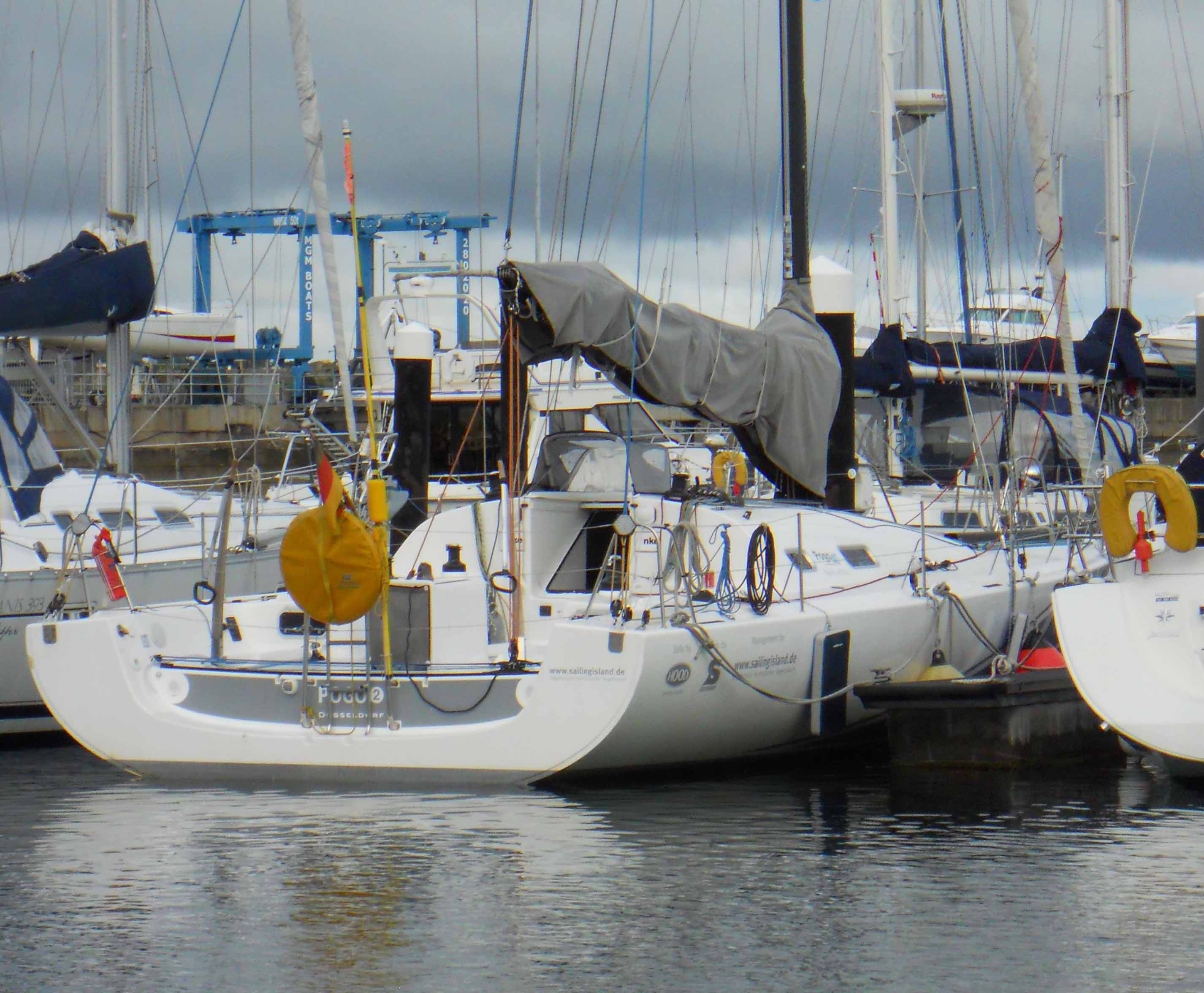 Die Pogo 40, ein Hochseeracer mit Skipper von Sailing Island, in der Dun Laoghaire Marina, Dublin
