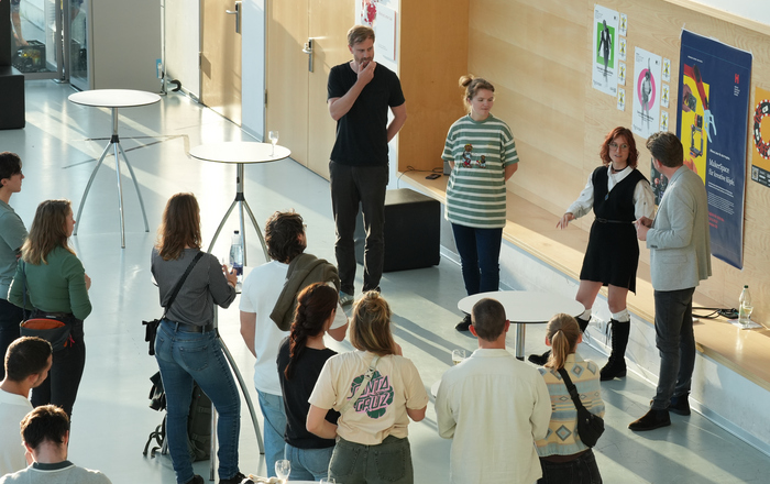 Biomechanik-Netzwerk feiert 10-Jähriges Biomechanik-Netzwerk feiert 10-Jähriges: Steffen Willwachcer, Caroline Welp, und Clara Schweigert diskutieren mit Kai Wissmann