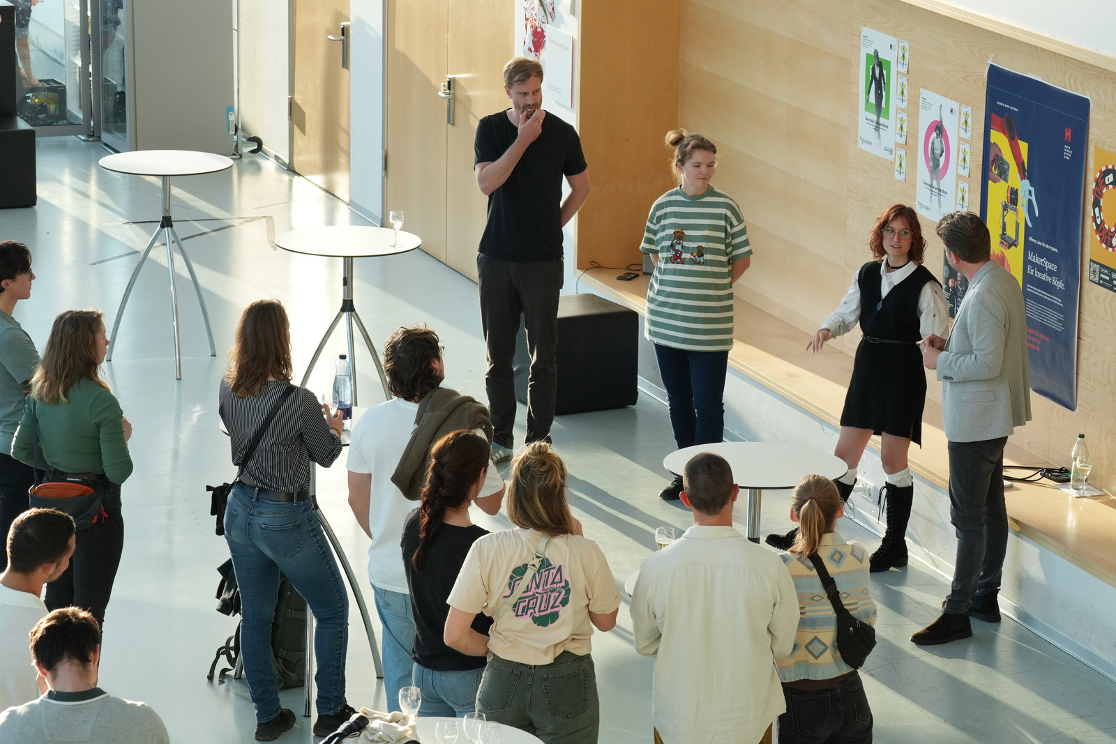 Biomechanik-Netzwerk feiert 10-Jähriges Biomechanik-Netzwerk feiert 10-Jähriges: Steffen Willwachcer, Caroline Welp, und Clara Schweigert diskutieren mit Kai Wissmann