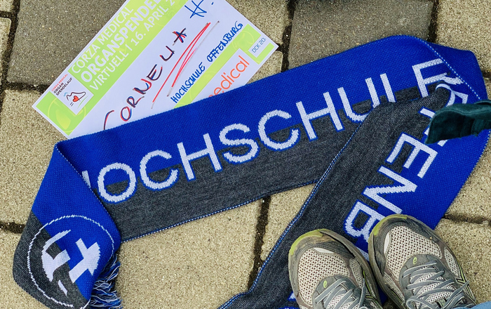 Hochschule-Offenburg-Schal, Startnummer und Laufschuhe