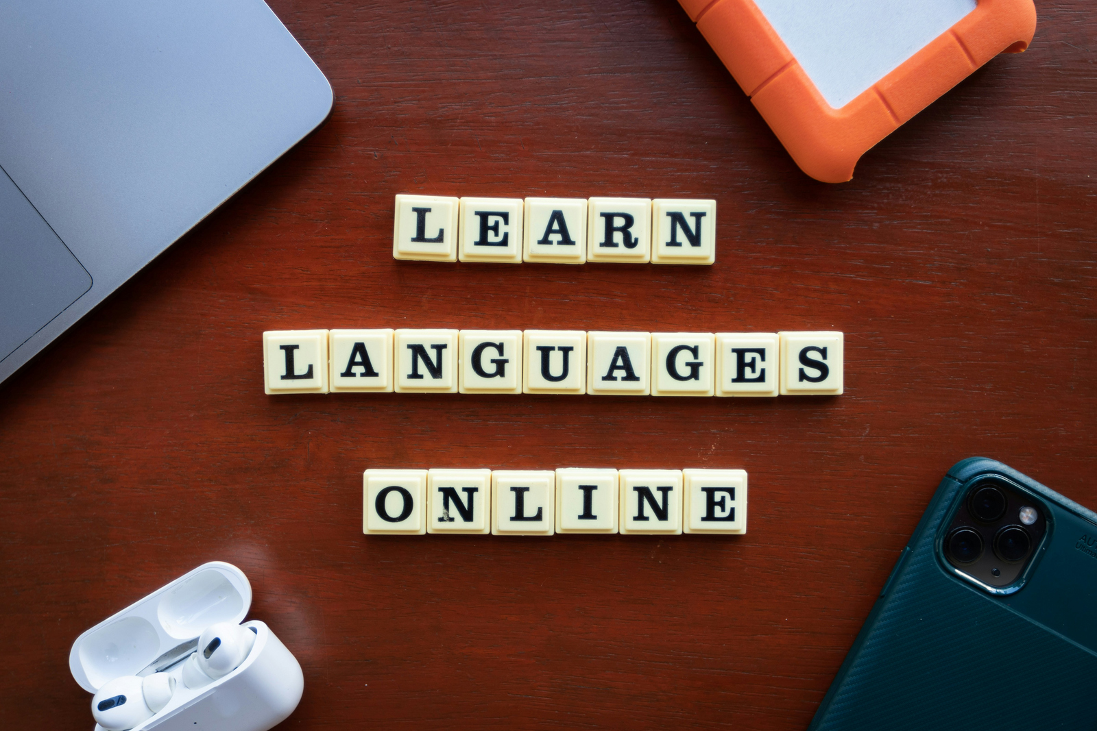 Schriftzug Learn languages online