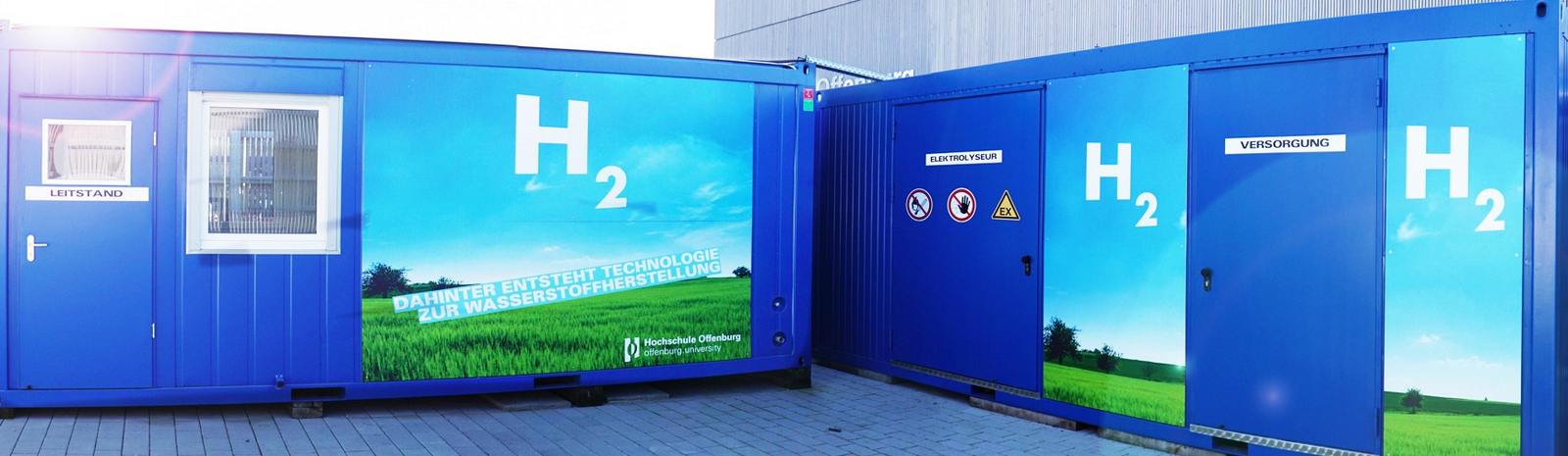 blaue Container auf den H2 steht