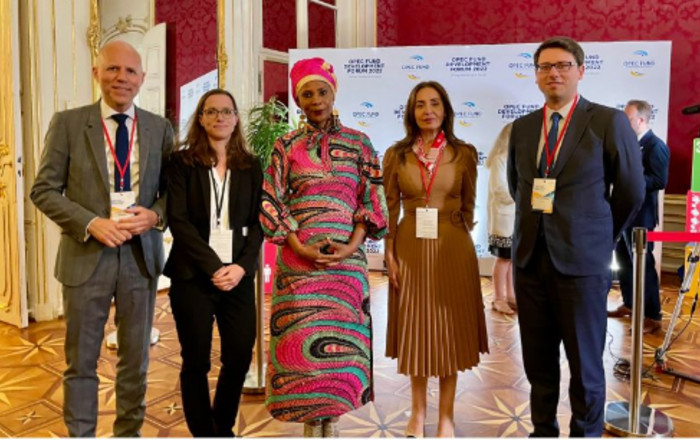 Andreas Klasen mit Ulrike Haarsager und Nadia Benamara sowie OPEC-Kollegen