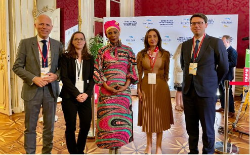 Andreas Klasen mit Ulrike Haarsager und Nadia Benamara sowie OPEC-Kollegen