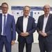 das Bild zeigt von links Werner Mäurer, Wolfgang Bruder und Stephan Trahasch, die vor einer Wand stehen