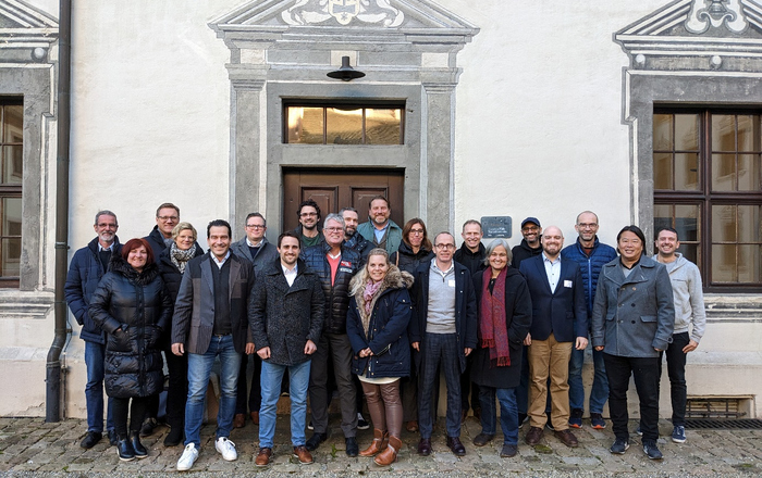 Gruppenfoto vor dem Kloster