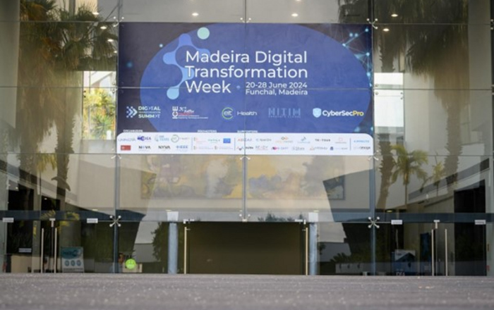 Eingangsbereich der Madeira Digital Transformation Week im Juni 2024 in Funchal, Madeira