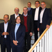 Der Vorsitzende des Kuratoriums Dr. Wolfgang Bruder, die neuen Kuratorinnen und Kuratoren Prof. Dr. Stephan Trahasch, Prof.in Dr. Anette Weisbecker, Roland Zeifang, Kuratoriums-Geschäftsführer Prof. Dr. Jörg Ettrich sowie die neuen Kuratoren Axel Beck und Heinz-Werner Hölscher (von links) stehen auf einer Treppe.