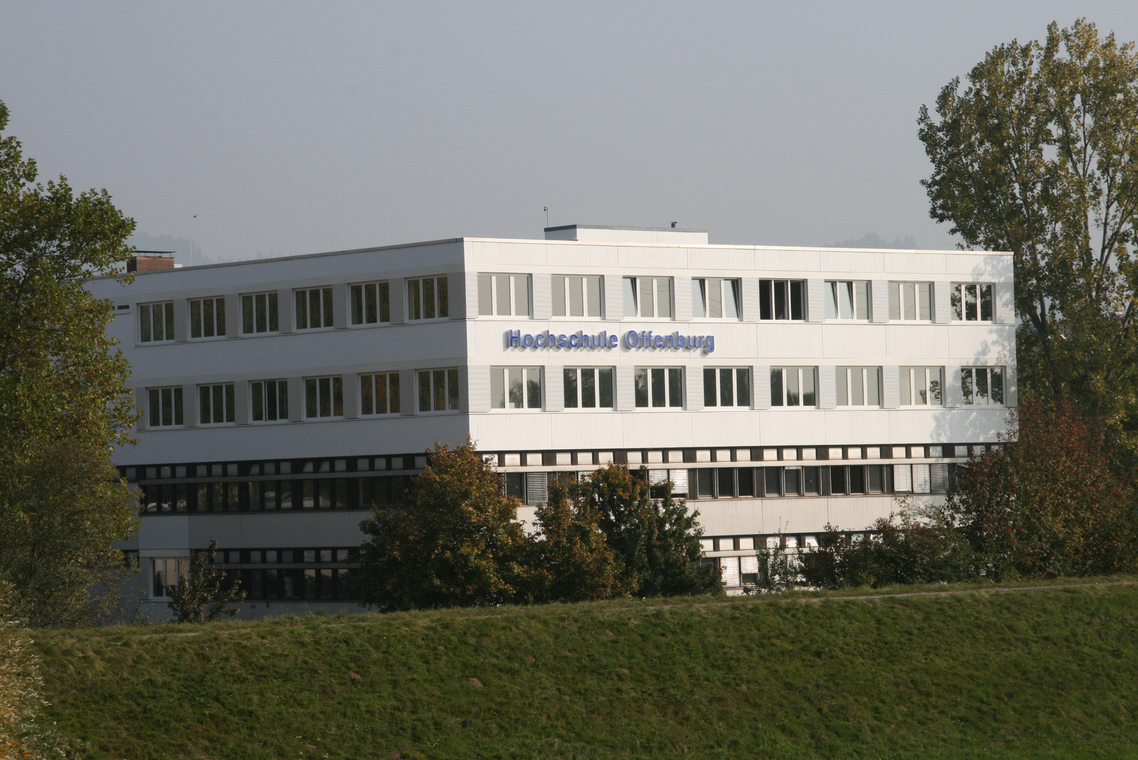 Gebäude A mit Hochschule Offenburg Schriftzug