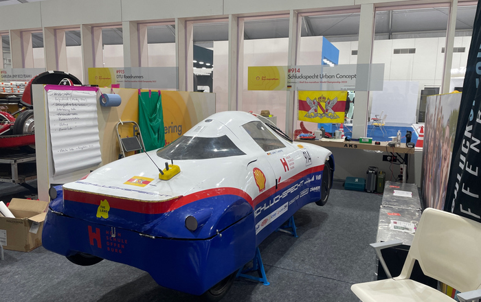 Schluckspecht in der Boxengasse