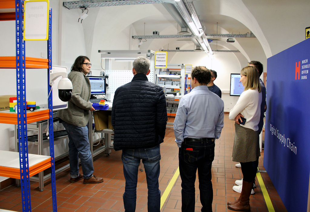 2025-11-18_PM_UZ_Lieferketten_Labor5