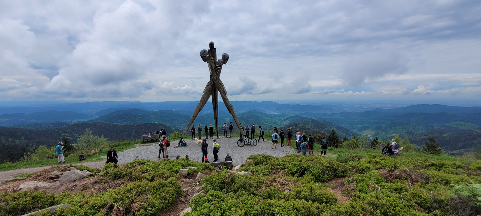 Wanderer am Lothardenkmal