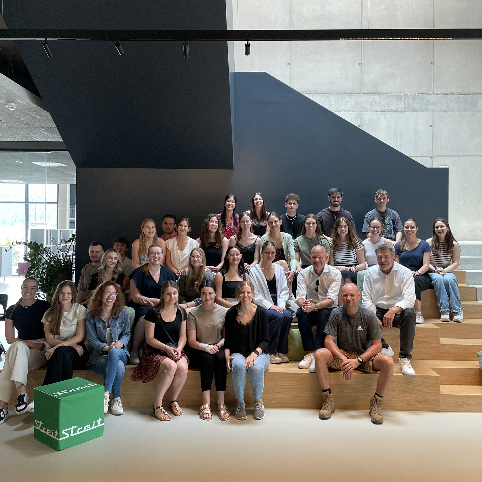 Studierende auf Exkursion: Einblick in Change Management & Innovation bei Streit