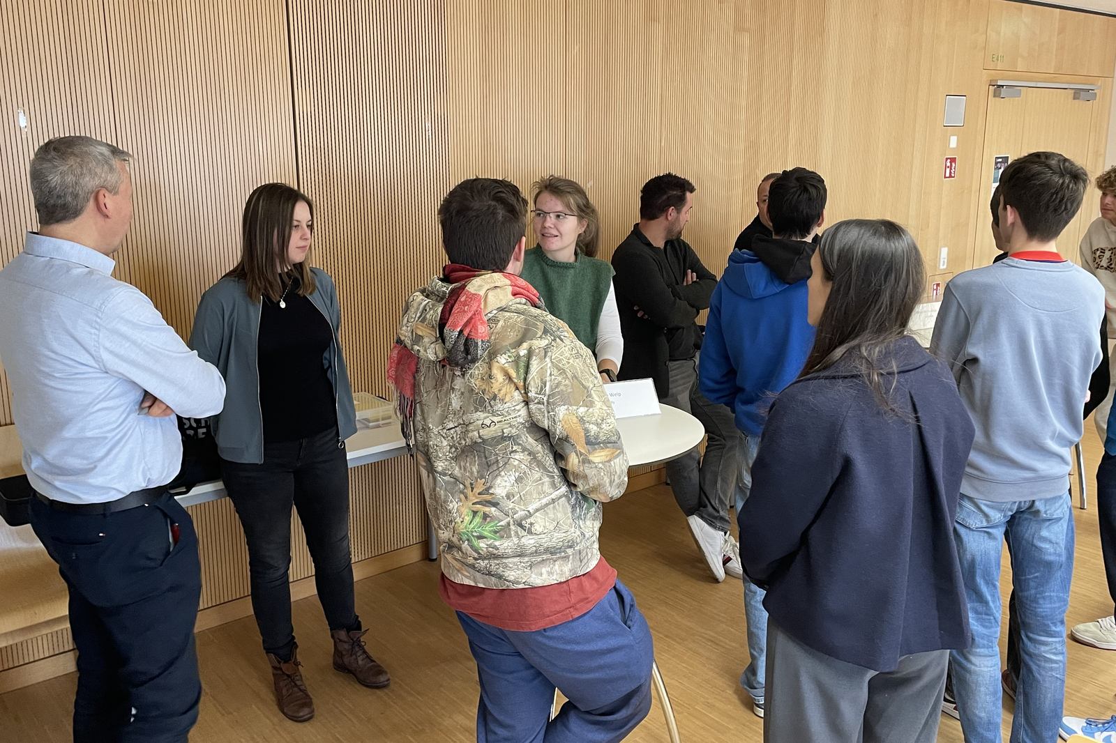 Gesprächstische bei der Talkrunde