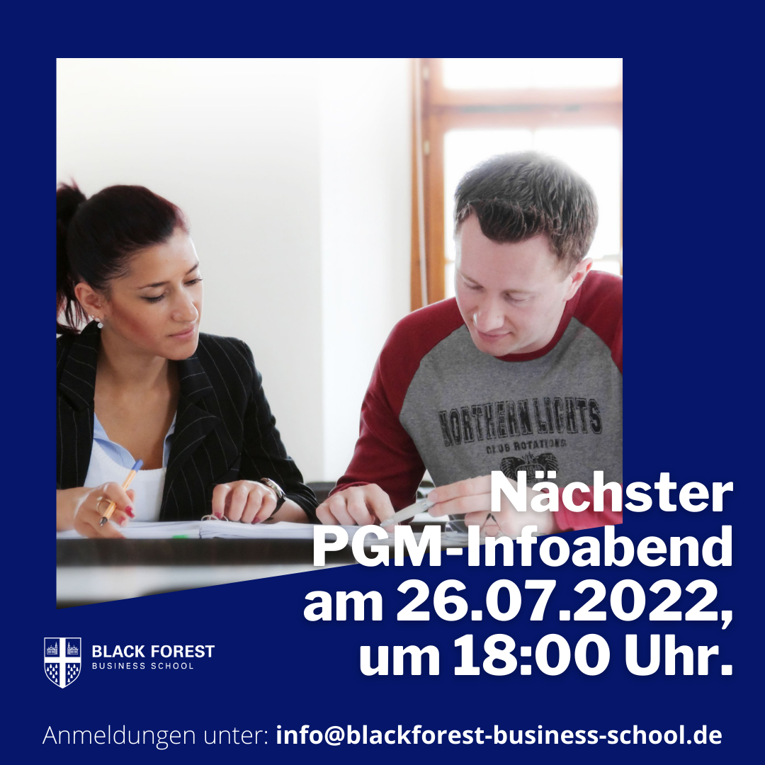 Plakat zum Infoabend, zwei Studierende sitzen an einem Tisch und schauen in einen Ordner, darunter stehen Zeit und Anmelde-Mail zum Infoabend