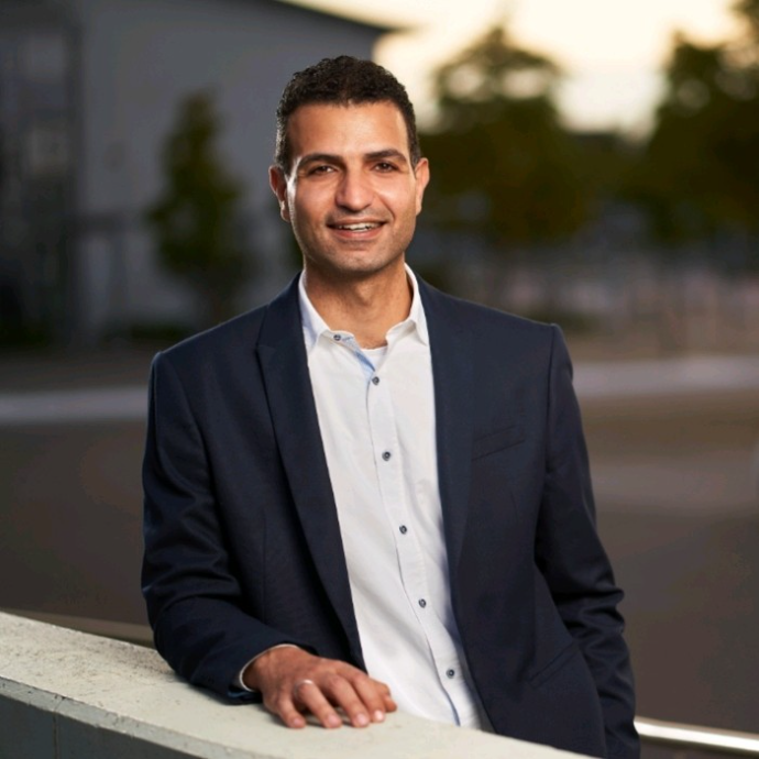 Absolvent*innen-Stimmen Mohamed Shehata(IBC) Das Bild zeigt ein Porträt von Mohamed Shehata.